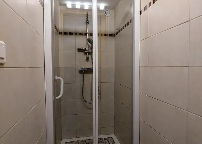 Familial Spacieux Avec Spa, Sauna Et Salle De Jeux - Fr-1-589-750 *